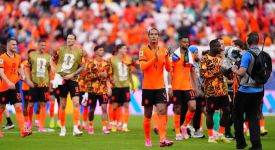 Hollanda, grubu zirvede tamamladı